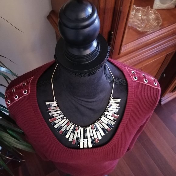 89th & Madison Burgendy Top With Shoulder Detail - Picture 6 of 8